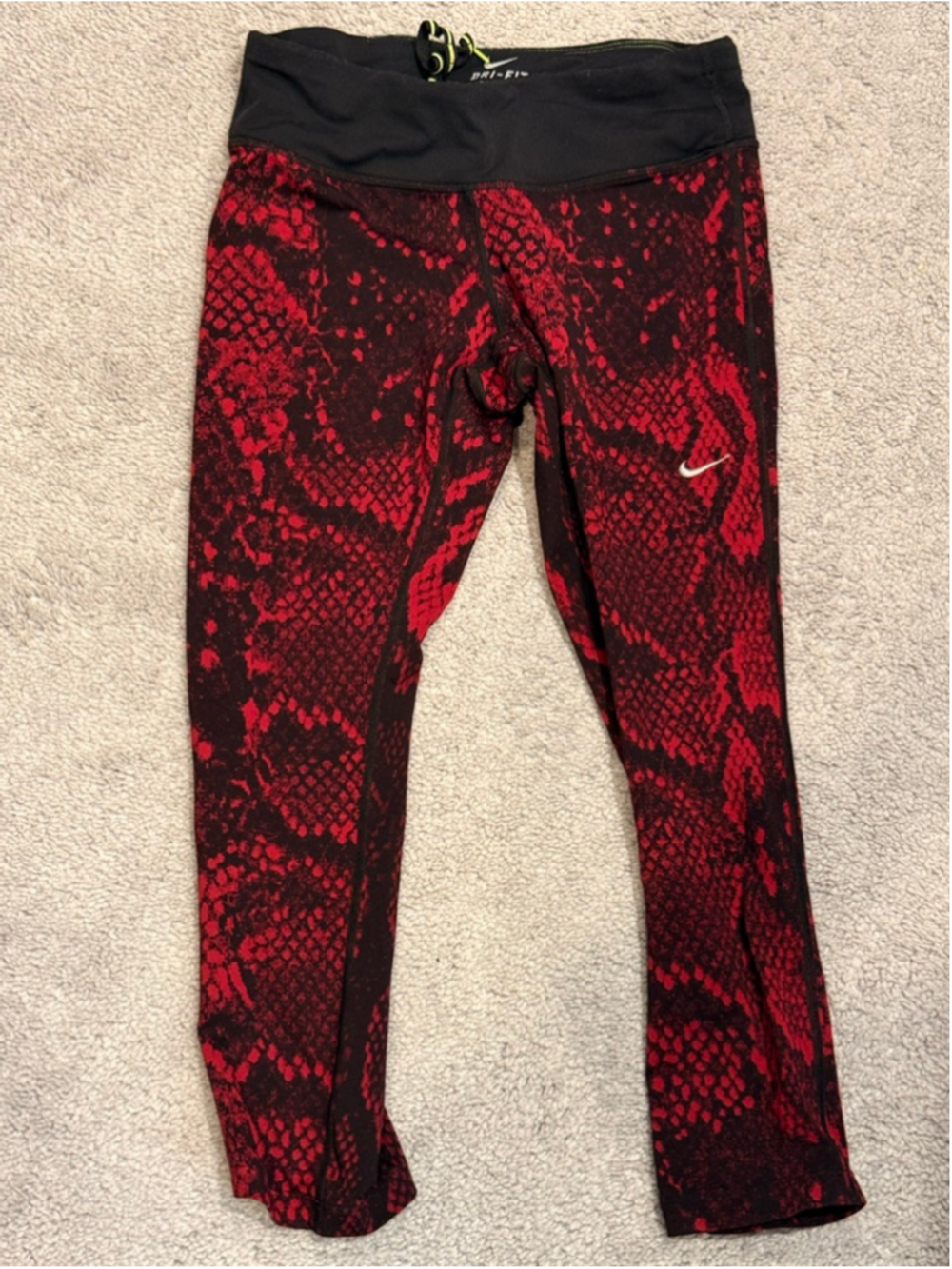 Women's Nike Dri-FIT Red Black Snake Print Leggings S - Picture 3 of 8